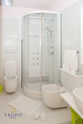 Отель Hotel Tropis