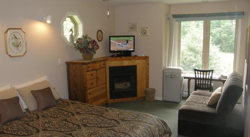 Мини-отель Cedar Wood Lodge Bed & Breakfast Inn