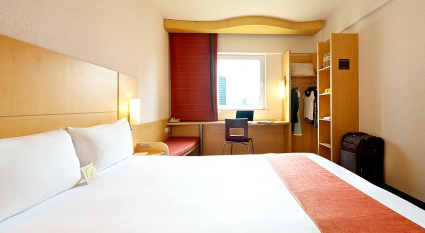 Отель Hotel Ibis Dalian Sanba