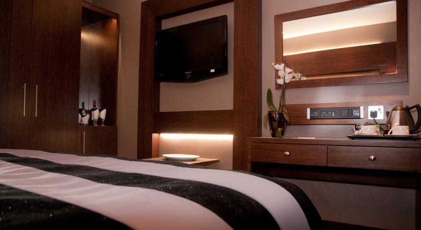Отель Park Grand London Heathrow Gateway