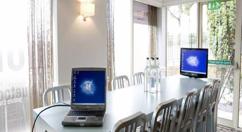 Отель Hilton Newbury North