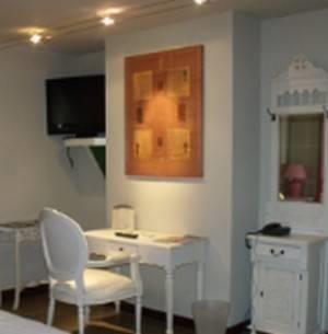 Отель Hôtel Les Pages