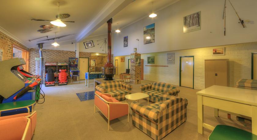 Отель Acacia Snowy Motel