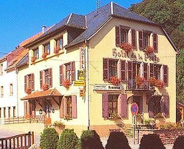 Отель Logis Hôtel De La Poste