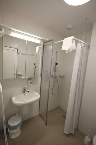 Хостел OEC West Hostel
