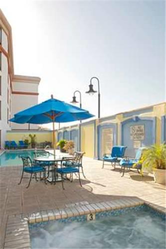 Отель DoubleTree by Hilton Historic Savannah