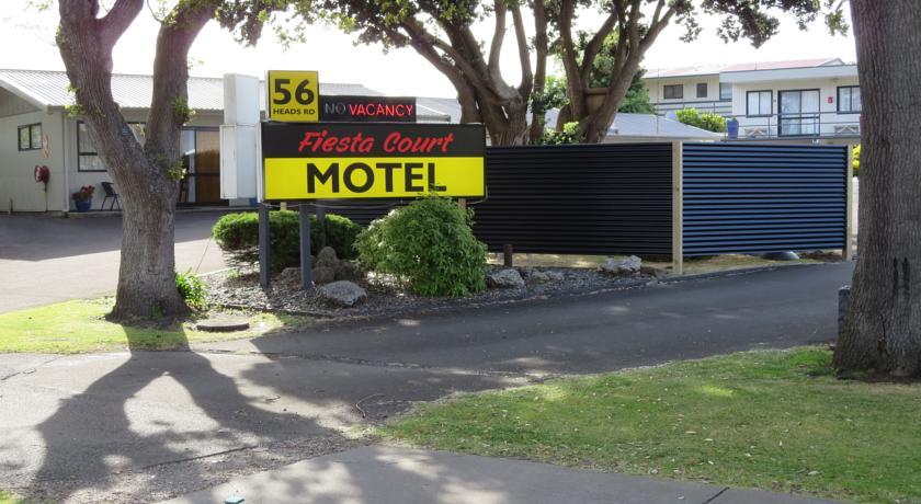 Отель Fiesta Court Motel