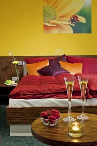 Отель Hotel Viktor