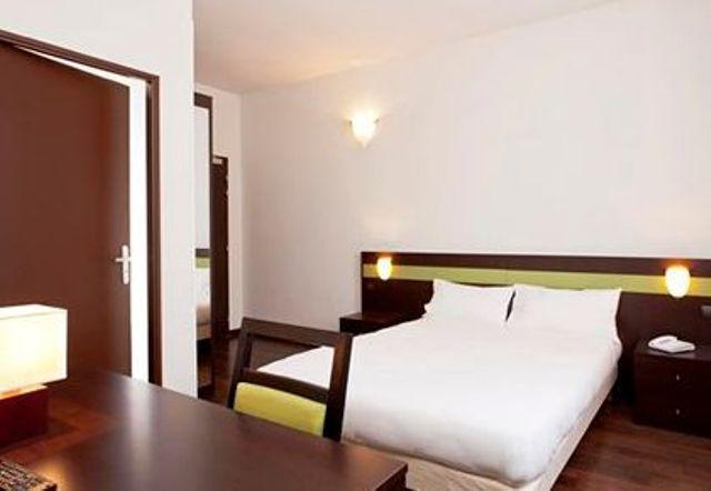 Отель Comfort Hotel Bobigny Paris Est