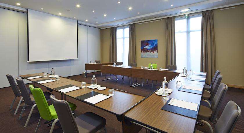 Отель Holiday Inn Hasselt