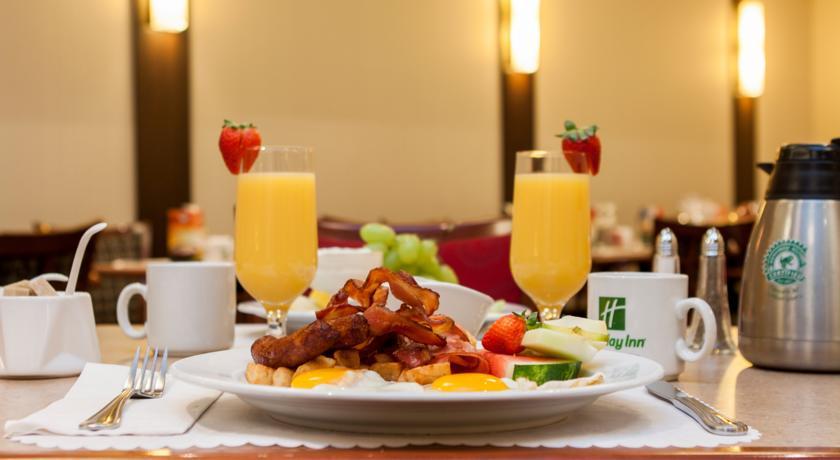 Отель Holiday Inn Laval Montreal
