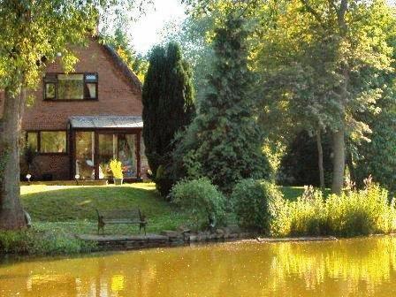 Мини-отель The Willows Bed & Breakfast