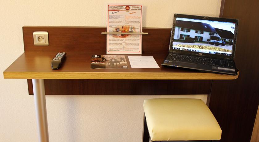 Отель Comfort Hotel Les Mureaux-Flins