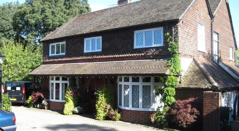 Мини-отель Trumbles Gatwick B&B