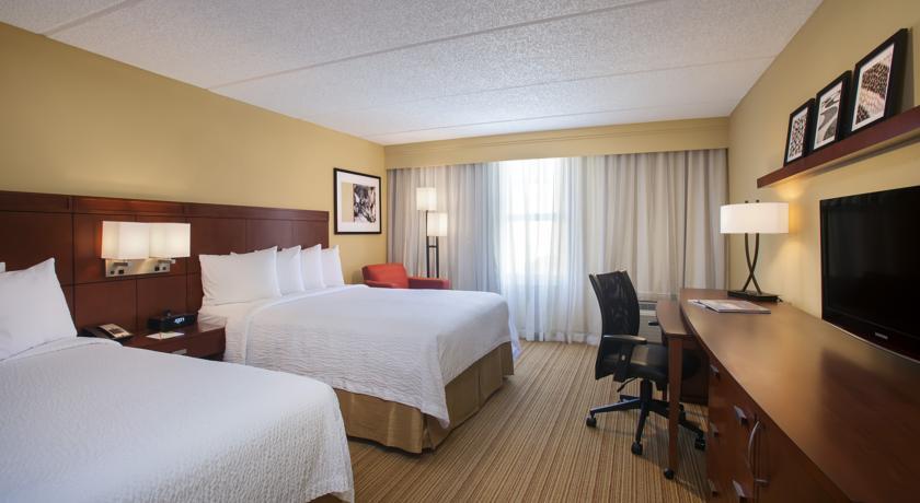 Отель Courtyard Miami Aventura Mall