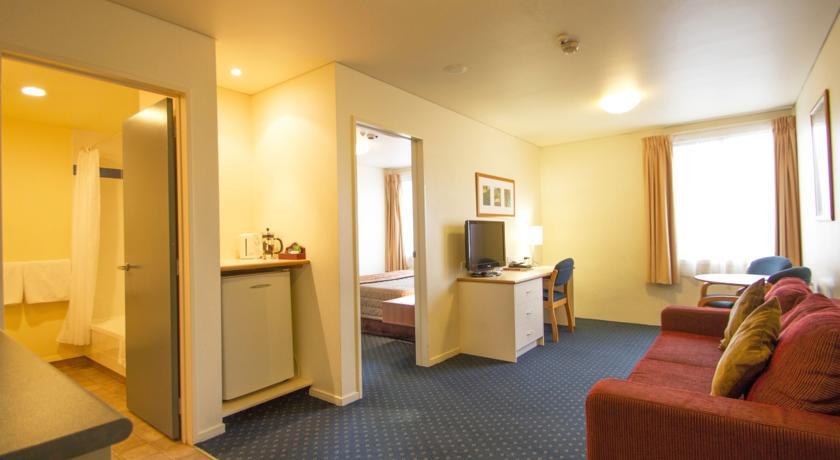Отель Ventura Inn & Suites Hamilton