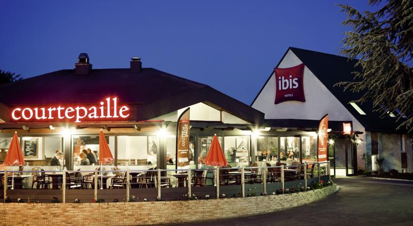 Отель Hotel Restaurant ibis Senlis