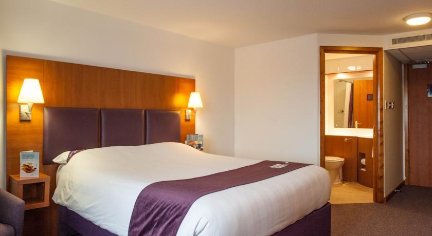 Отель Premier Inn Swansea City Centre