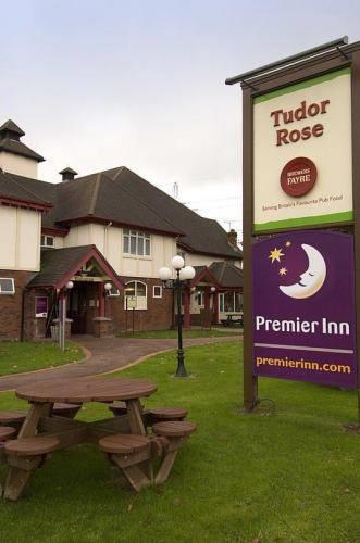Отель Premier Inn Wirral (Two Mills)