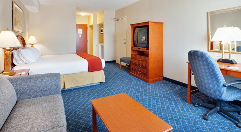 Отель Holiday Inn Express Hotel & Suites Barrie