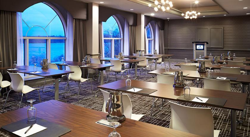 Отель Delta Fredericton Hotel
