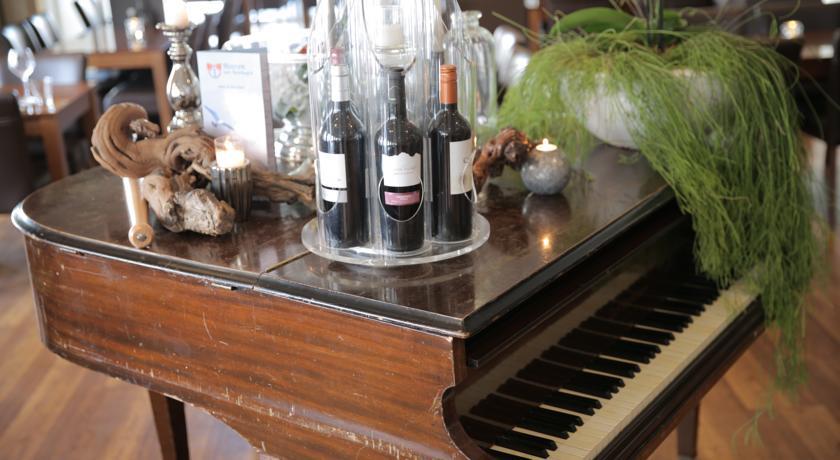 Отель Hotel Grand café Heeren van Noortwyck