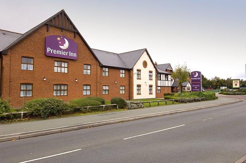 Отель Premier Inn Chester Central (South East)