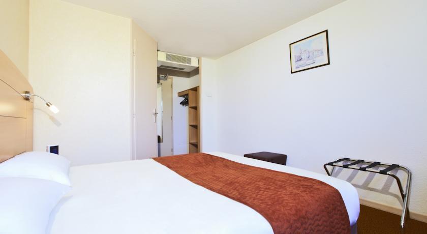 Отель Kyriad Marseille Les Pennes Mirabeau Aeroport
