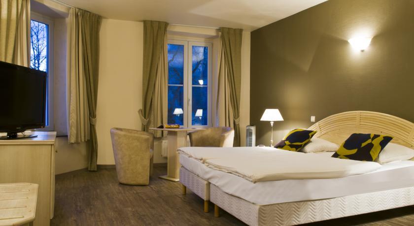 Отель Hotel Grenier des Grottes