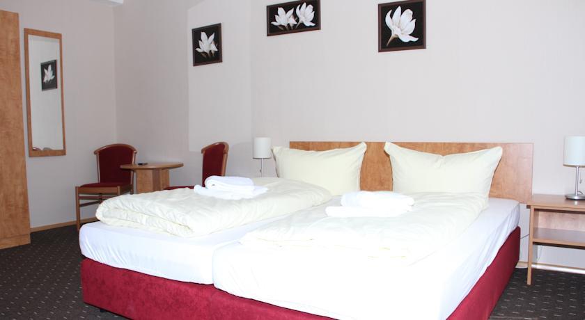 Отель Hotel Holl
