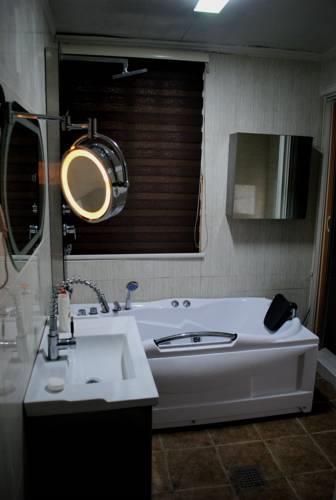 U & I Hostel