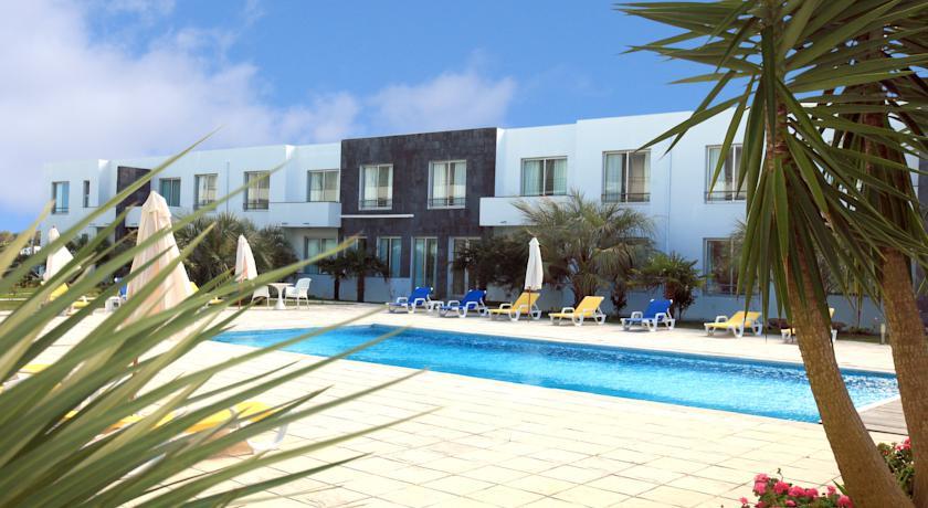 Отель Hotel Vale Do Navio