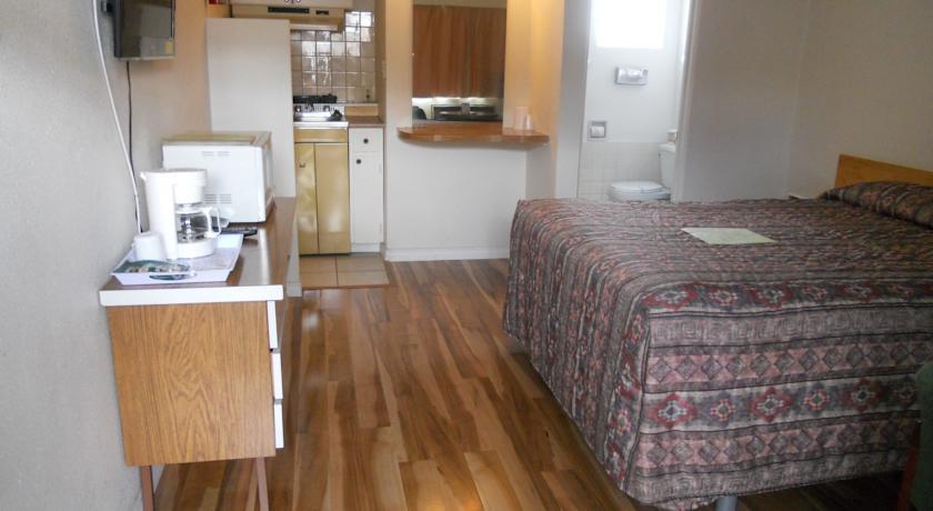Отель Lazy Bear Lodge