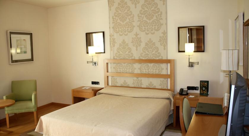Отель Parador De Vic-Sau