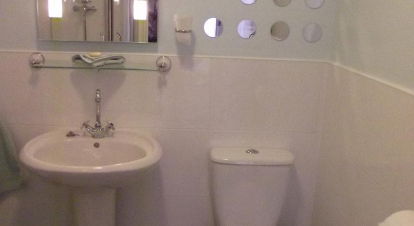 Отель The Corner House Hotel