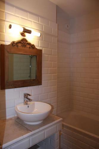 Отель Hôtel des Chateaux