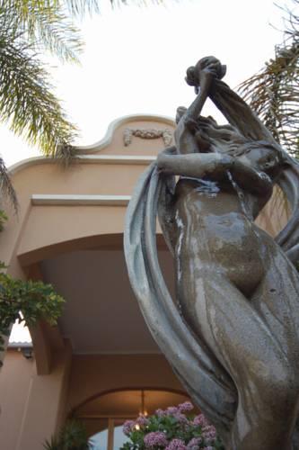 Отель The Elegant Lodge Menlo Park
