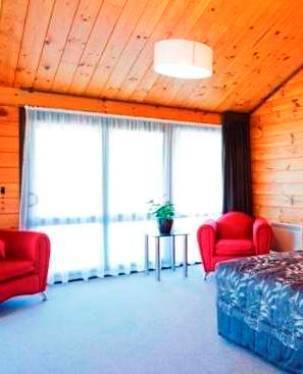 Отель Lockwood Manor Motel