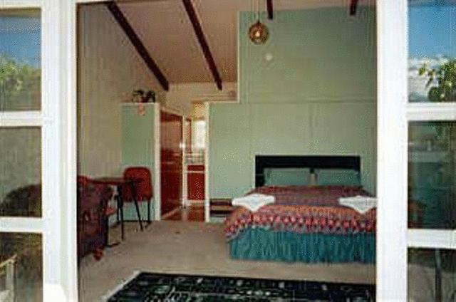 Отель Beachcomber Motel