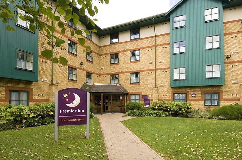 Отель Premier Inn Luton Airport
