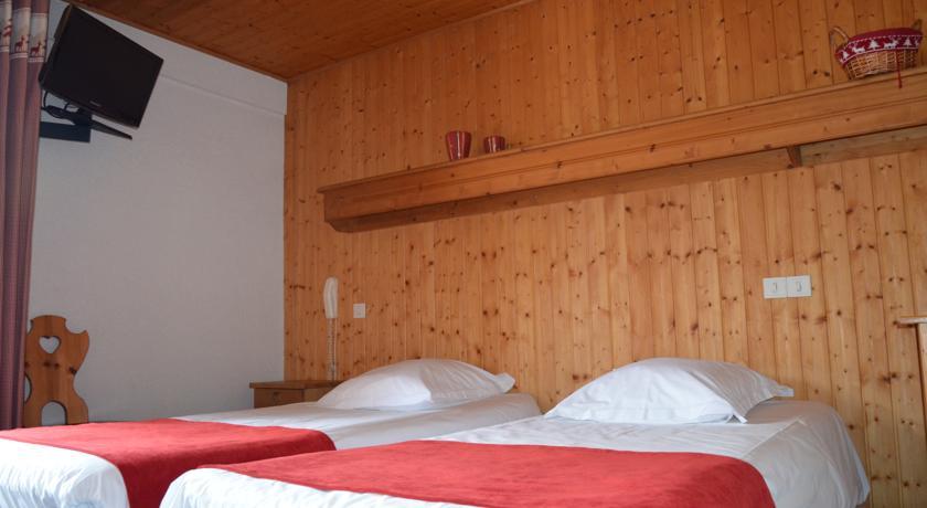 Отель Logis Hotel Les Bruyères