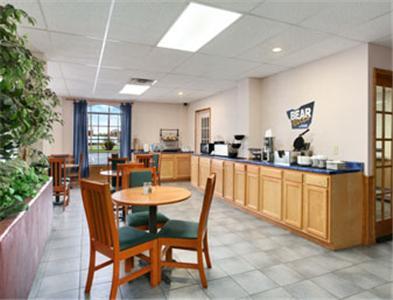 Отель Travelodge Inn and Suites Fayetteville
