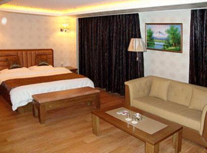 Отель Yantai Qingzhou Hotel