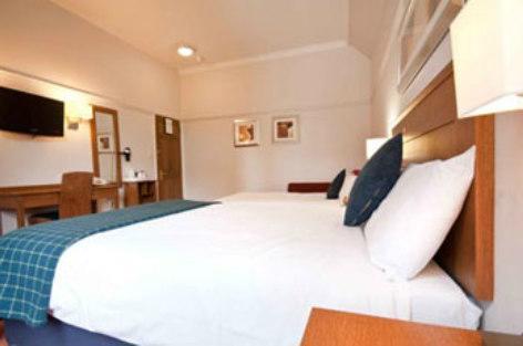 Отель Innkeeper's Lodge Weybridge