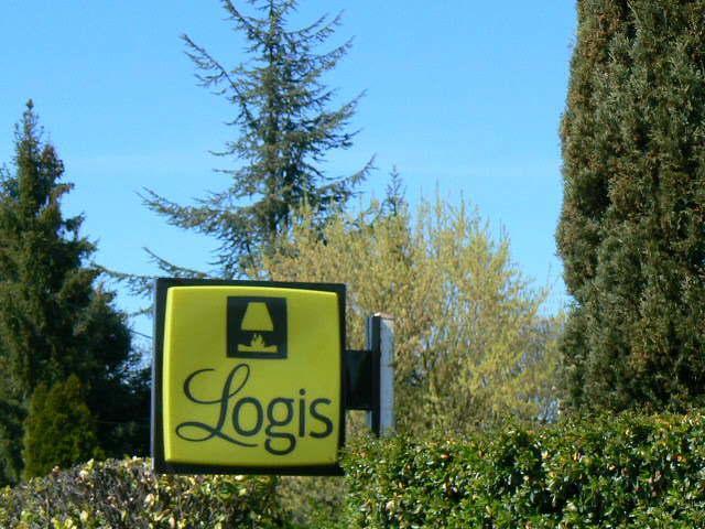 Отель Logis Hotel Les Chênes
