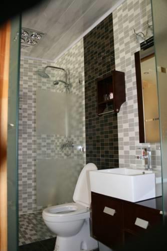 Отель Shangrila Tibetan Family Inn