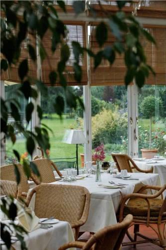 Отель Redcoats Farmhouse Hotel