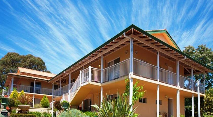 Отель Margaret River Holiday Suites