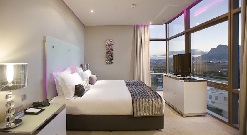 Отель African Pride Crystal Towers Hotel & Spa