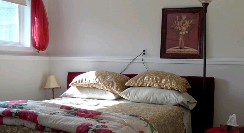 Мини-отель Bed, Boat, Brunch & Be At Home